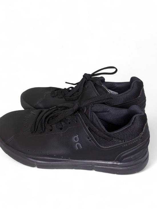 On Running Shoes - the Women's On THE ROGER Advantage in the All Black (or Black/Black) colorway